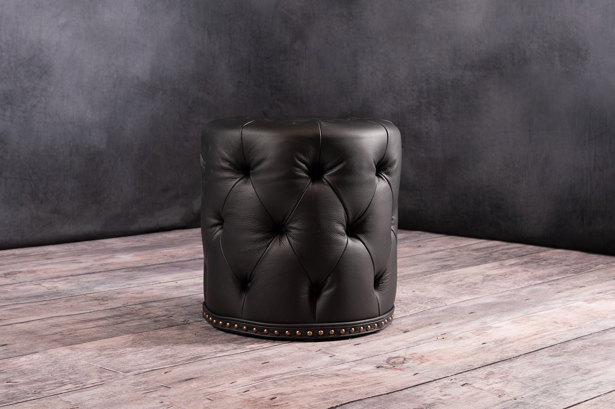TUFTED ROUNDED  STOOL